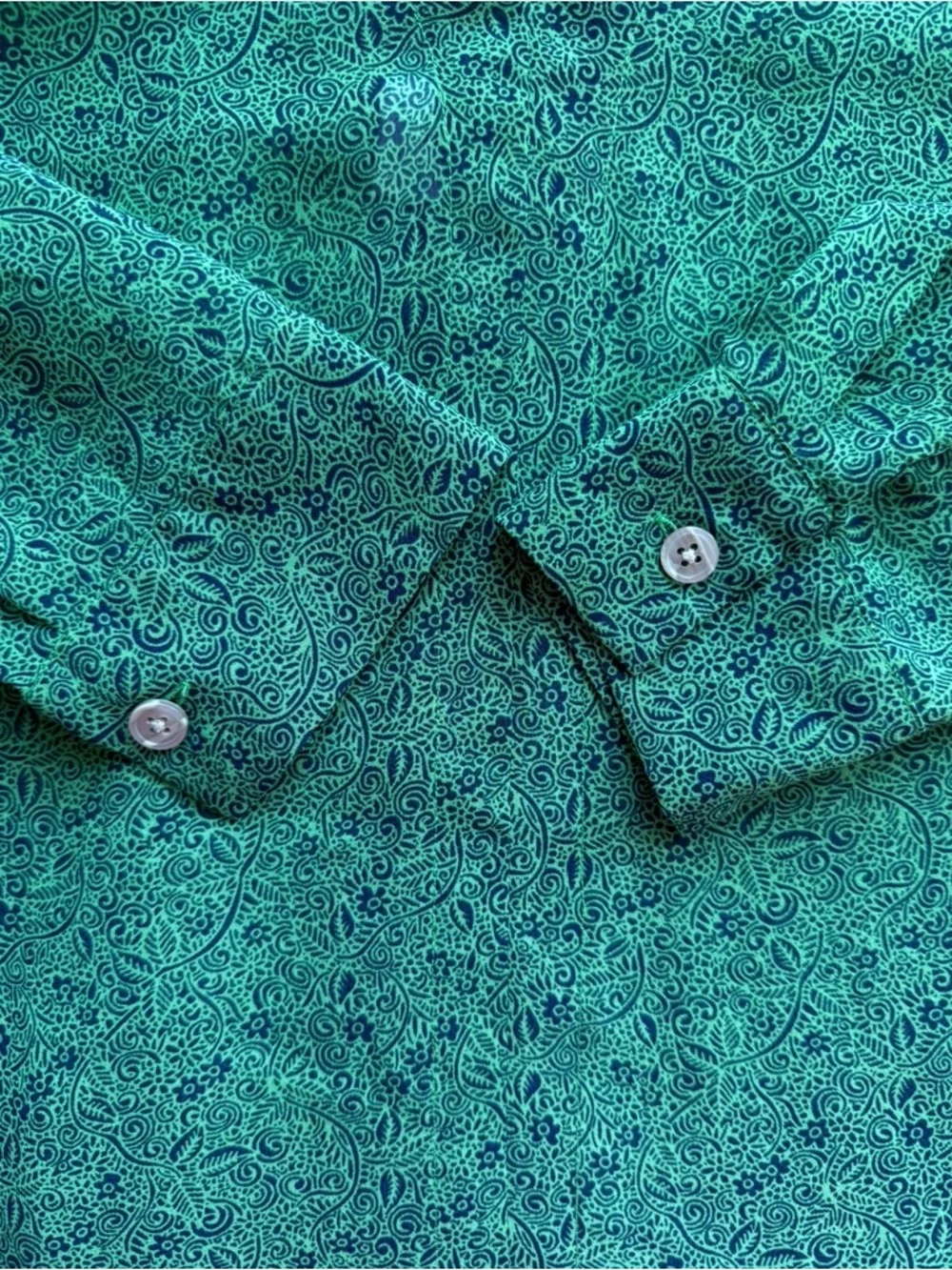 CAbi Green Paisley V-Neck Sheer Blouse Size S Lightweight Flowy Casual - Picture 8 of 13
